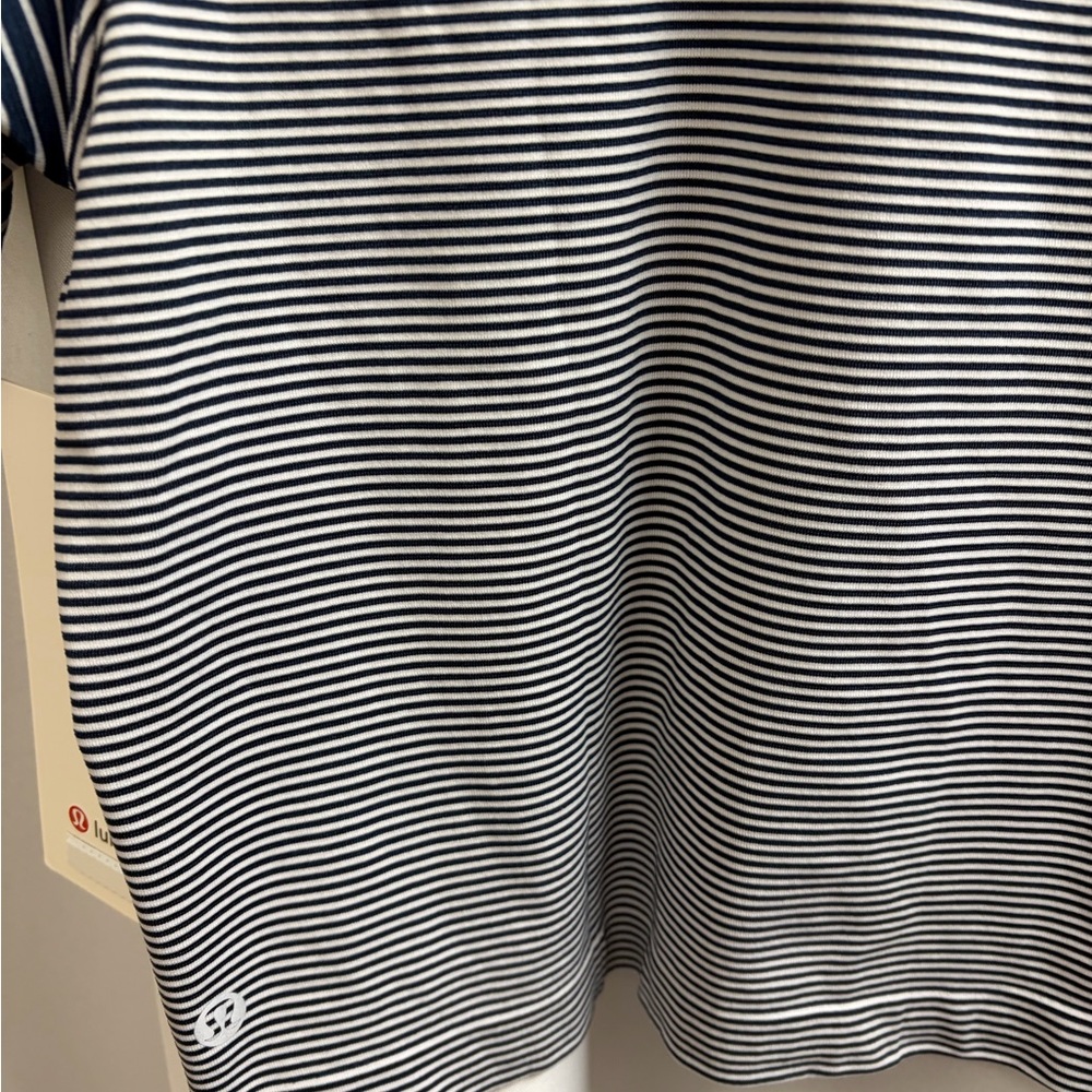 Lululemon Seamless Classic-Fit Mariner Navy and White Striped Tee. Size L - Picture 5 of 7